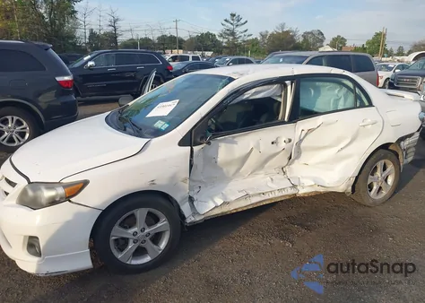 2011 Toyota Corolla S z USA, uszkodzony, nr VIN 2T1BU4EE4BC684732